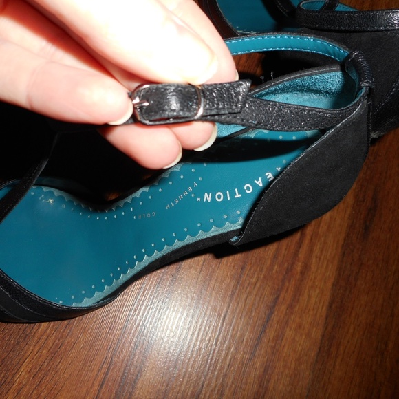 SOLD! Vintage Black leather T-strap pumps, 8 - Picture 5 of 8